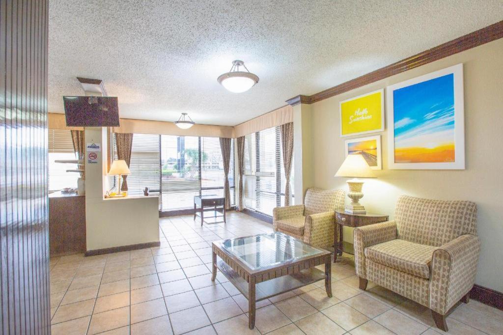 Oyo Hotel Baton Rouge Mid City מראה חיצוני תמונה