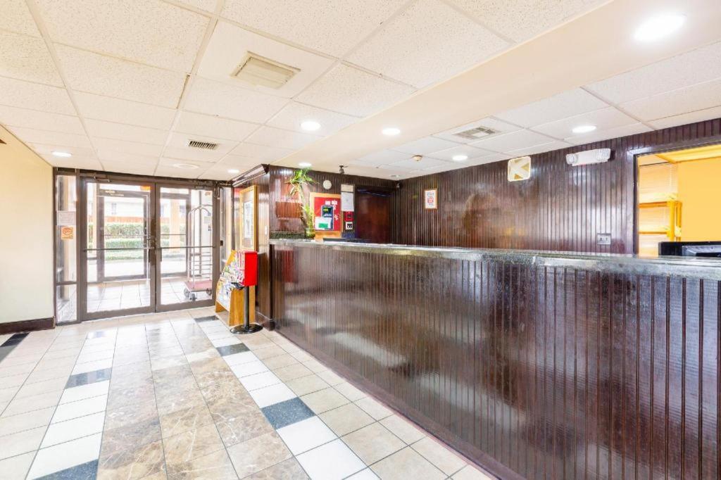 Oyo Hotel Baton Rouge Mid City מראה חיצוני תמונה