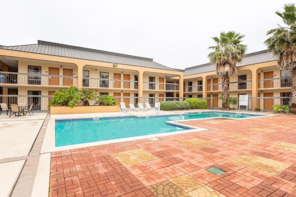 Oyo Hotel Baton Rouge Mid City מראה חיצוני תמונה