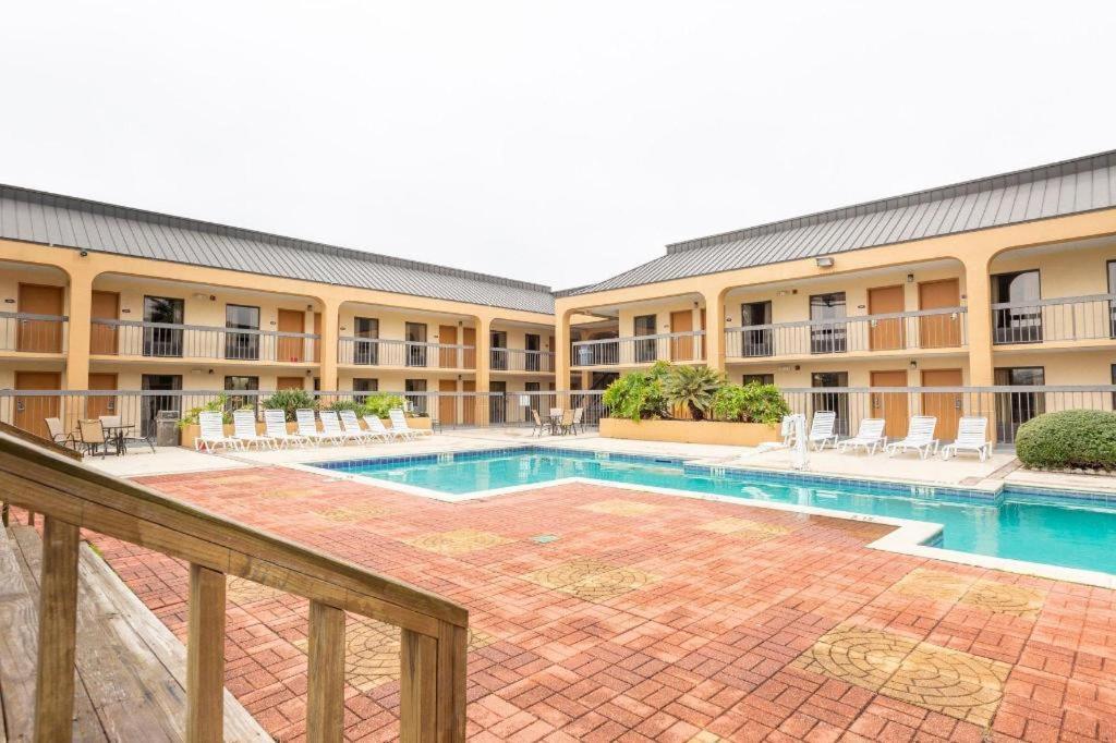 Oyo Hotel Baton Rouge Mid City מראה חיצוני תמונה