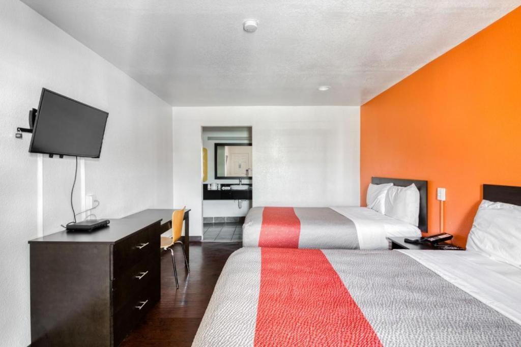 Oyo Hotel Baton Rouge Mid City מראה חיצוני תמונה