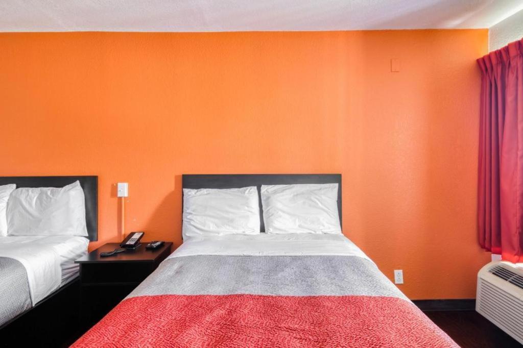 Oyo Hotel Baton Rouge Mid City מראה חיצוני תמונה