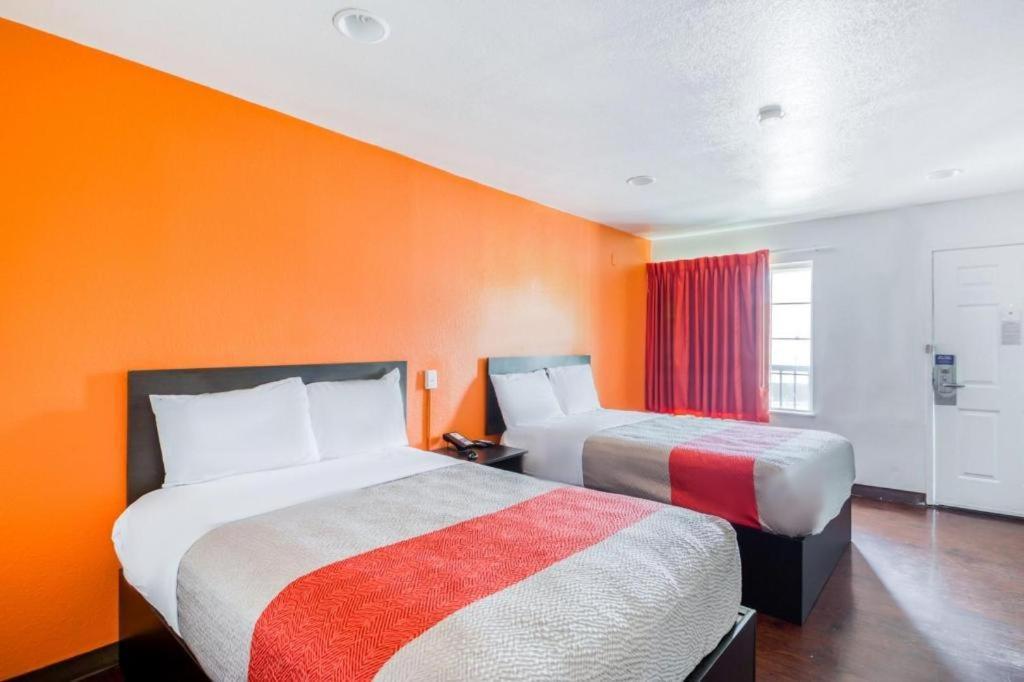 Oyo Hotel Baton Rouge Mid City מראה חיצוני תמונה