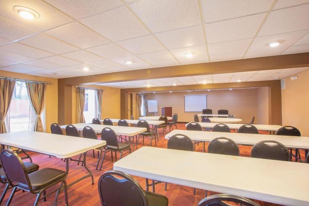 Oyo Hotel Baton Rouge Mid City מראה חיצוני תמונה