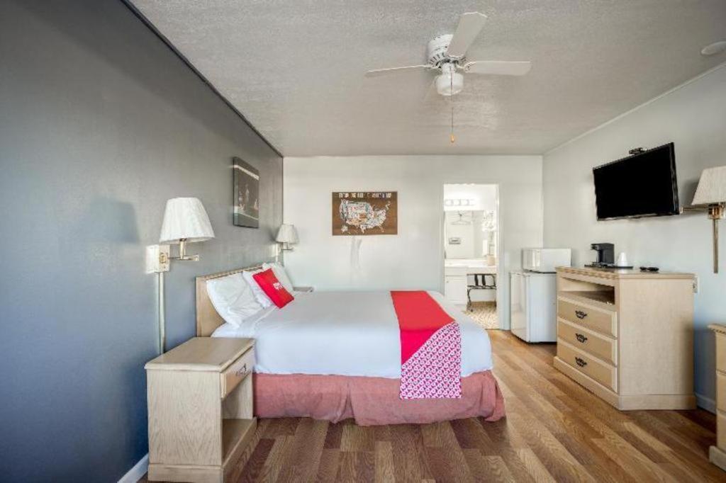 Oyo Hotel Baton Rouge Mid City מראה חיצוני תמונה