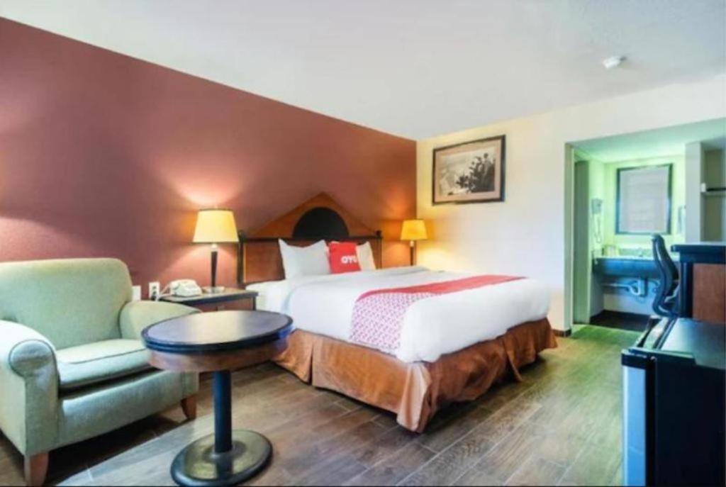 Oyo Hotel Baton Rouge Mid City מראה חיצוני תמונה