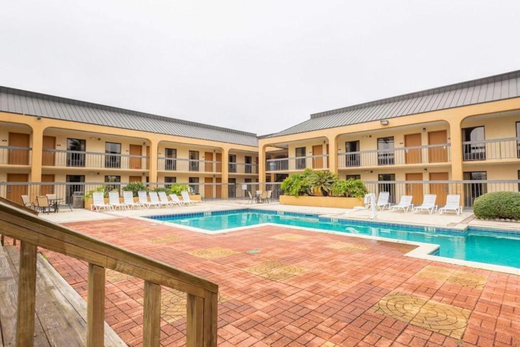Oyo Hotel Baton Rouge Mid City מראה חיצוני תמונה