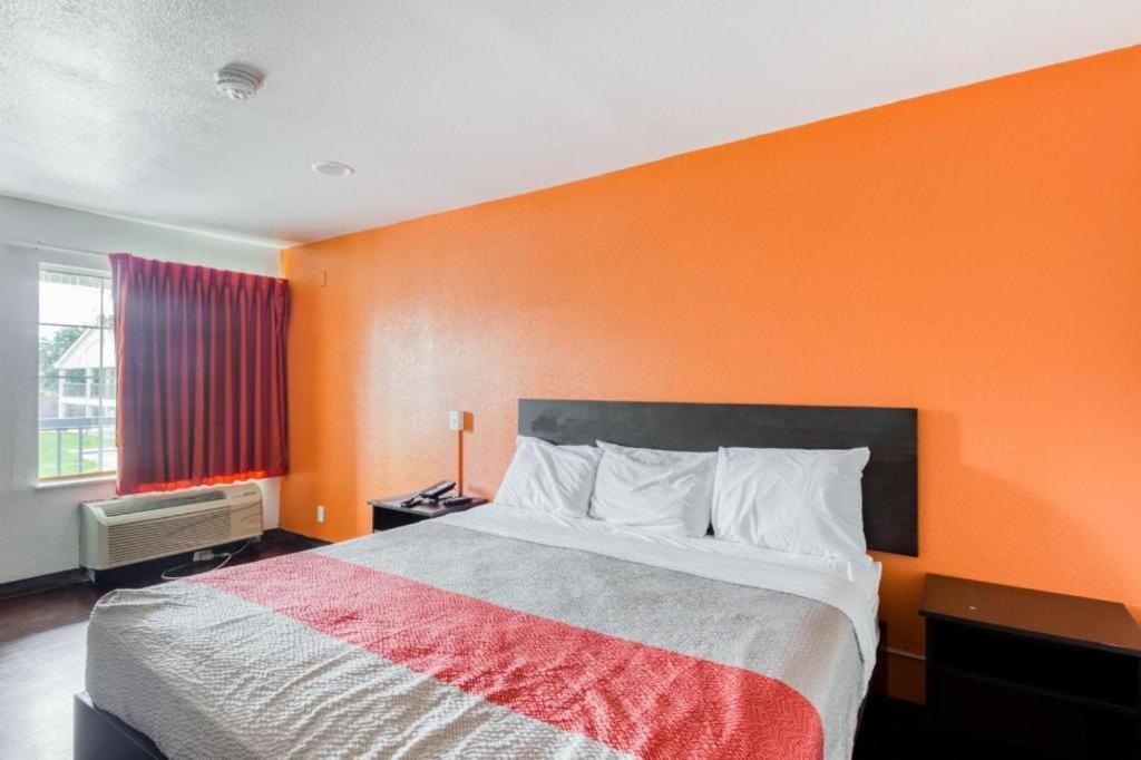 Oyo Hotel Baton Rouge Mid City מראה חיצוני תמונה