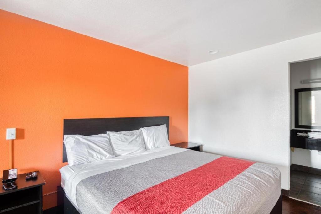 Oyo Hotel Baton Rouge Mid City מראה חיצוני תמונה