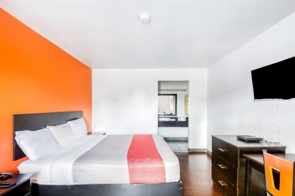 Oyo Hotel Baton Rouge Mid City מראה חיצוני תמונה
