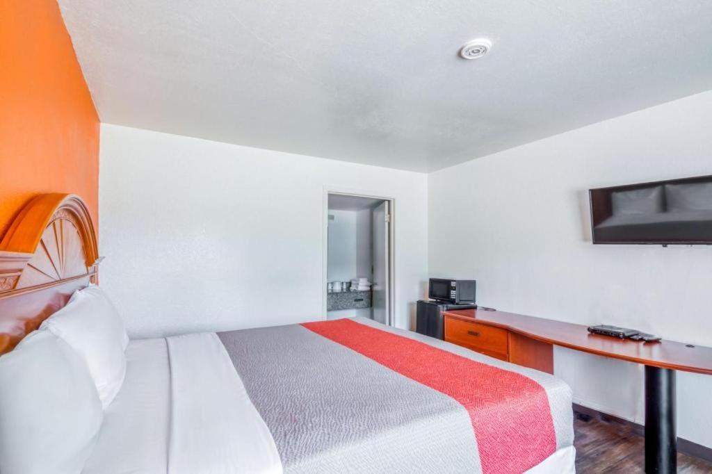 Oyo Hotel Baton Rouge Mid City מראה חיצוני תמונה