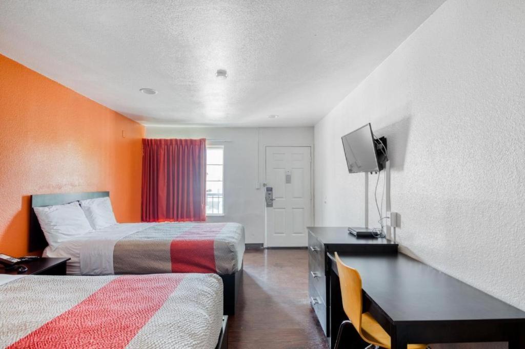 Oyo Hotel Baton Rouge Mid City מראה חיצוני תמונה