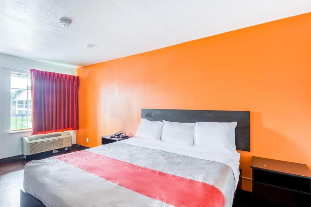 Oyo Hotel Baton Rouge Mid City מראה חיצוני תמונה