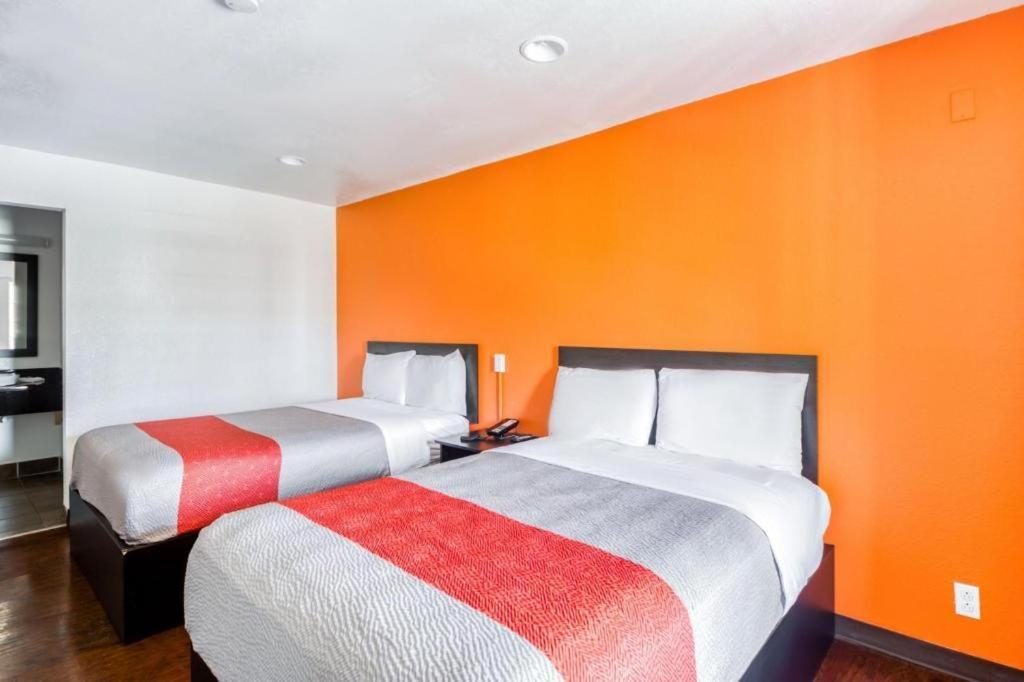 Oyo Hotel Baton Rouge Mid City מראה חיצוני תמונה