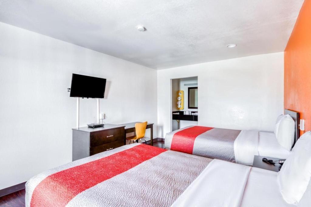 Oyo Hotel Baton Rouge Mid City מראה חיצוני תמונה