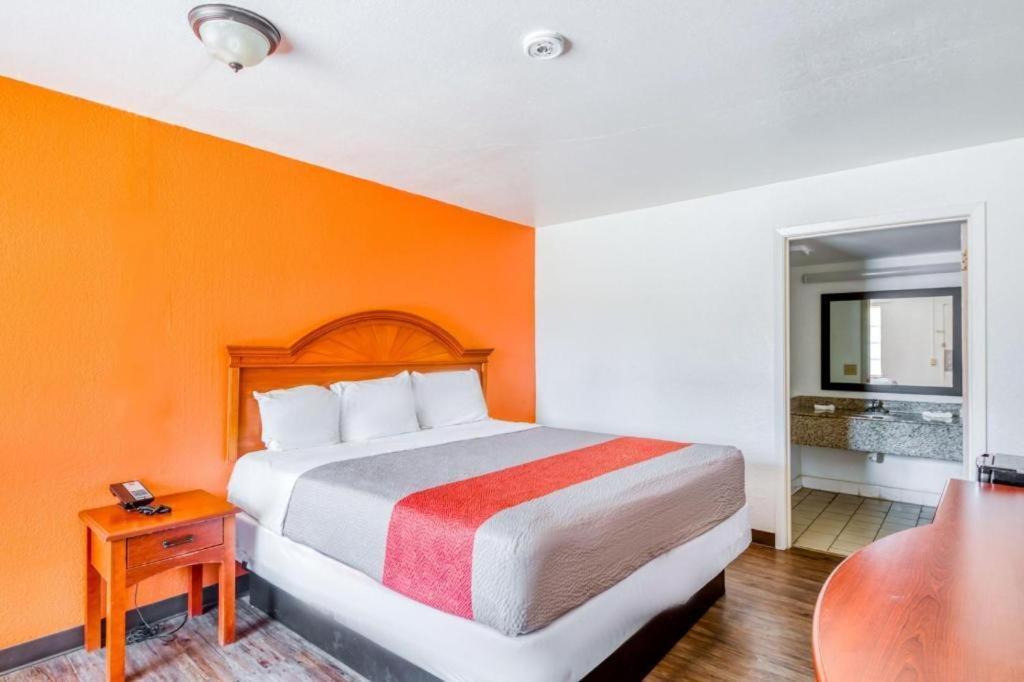 Oyo Hotel Baton Rouge Mid City מראה חיצוני תמונה
