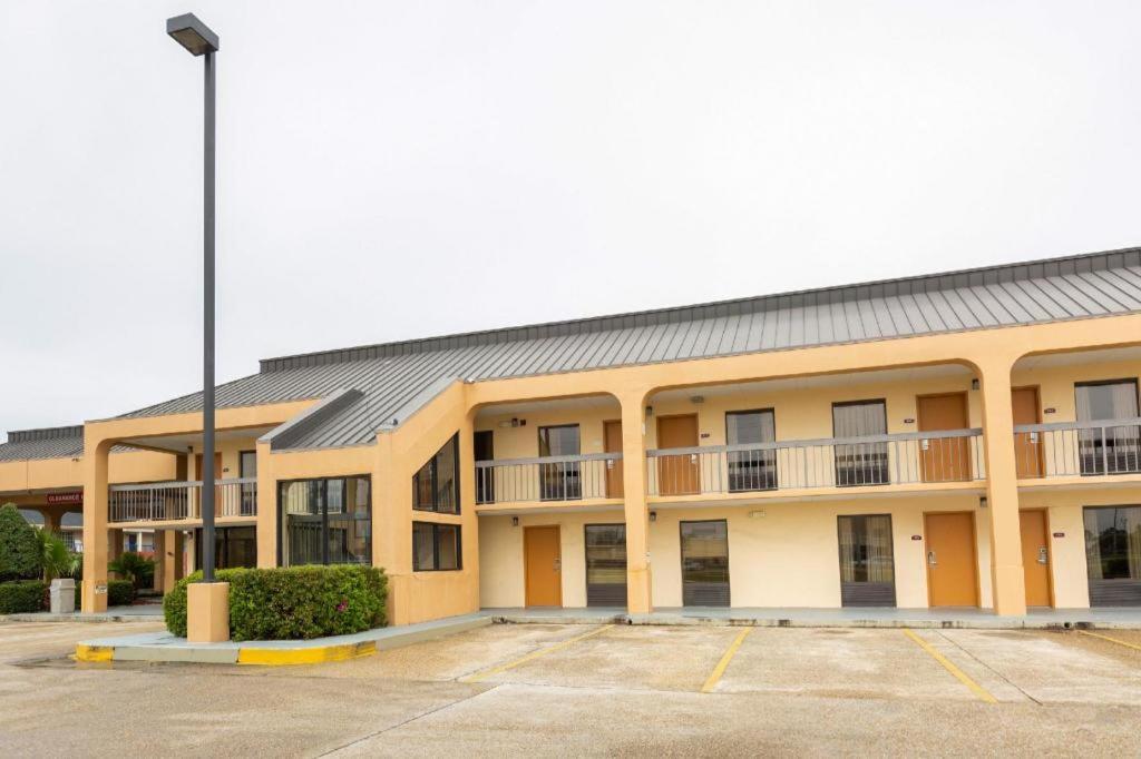 Oyo Hotel Baton Rouge Mid City מראה חיצוני תמונה